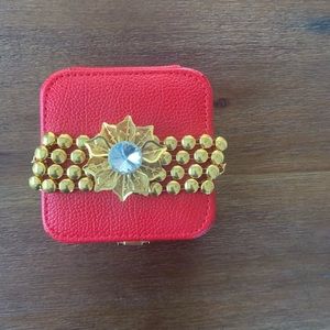Gold adjustable bracelet - flower design & crystal